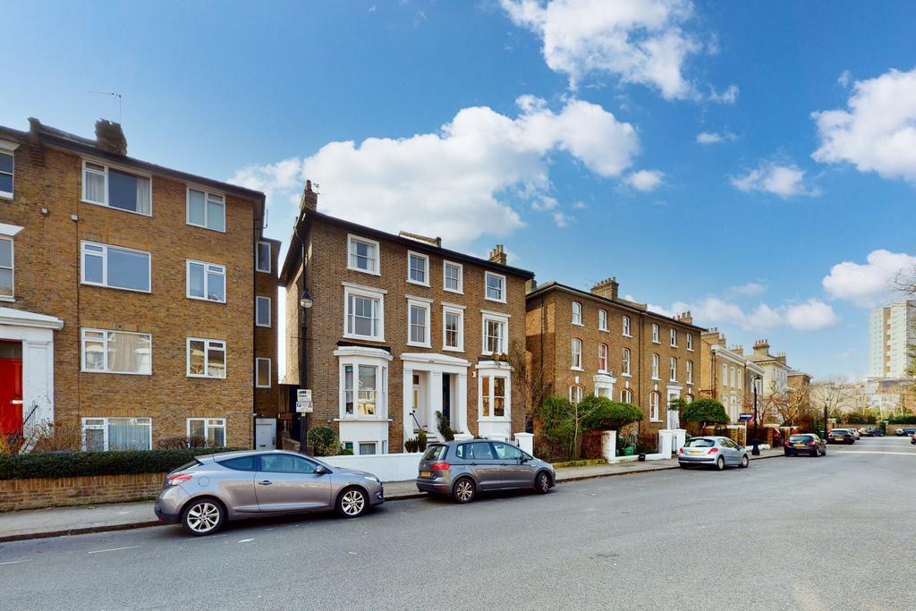 Durand Gardens, London SW9 3 bed £1,950 pcm (£450 pw)