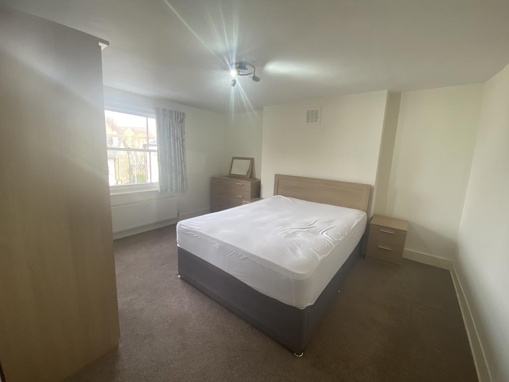 Durand Gardens, London SW9 3 bed £1,950 pcm (£450 pw)