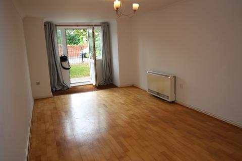 2 bedroom flat to rent, Peatey Court, High Wycombe, HP13