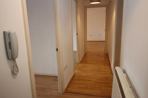 2 bedroom flat to rent, Peatey Court, High Wycombe, HP13