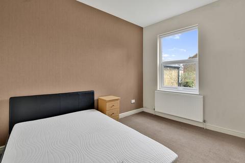 4 bedroom terraced house to rent, St. Ann's Crescent, London