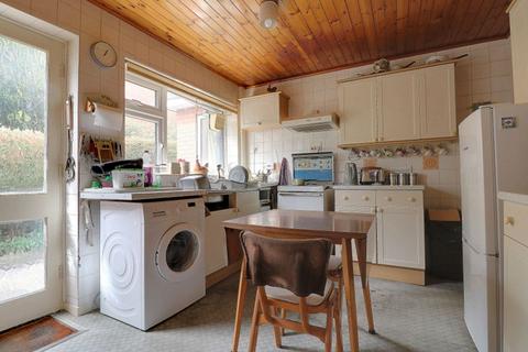 64 Upper Lane, Gomersal, Cleckheaton, BD19 4JF