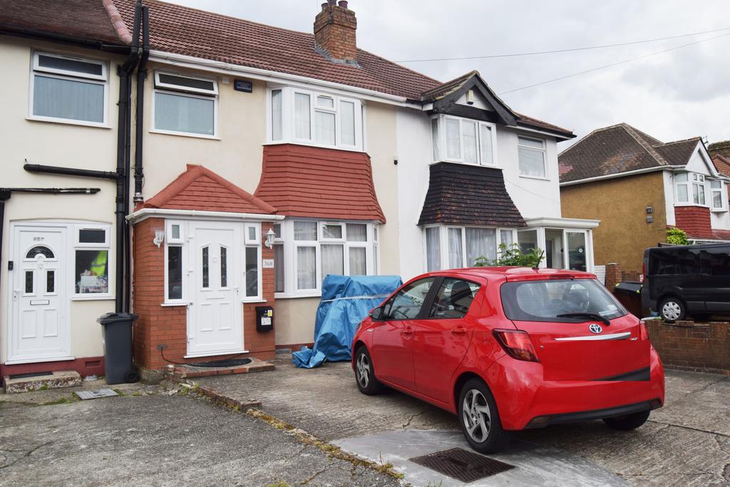 Bedfont Lane tw14 3 bed terraced house £1,650 pcm (£381 pw)