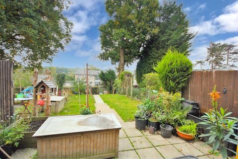 100 Rough Rew, Dorking, RH4 2PB