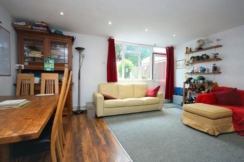 100 Rough Rew, Dorking, RH4 2PB