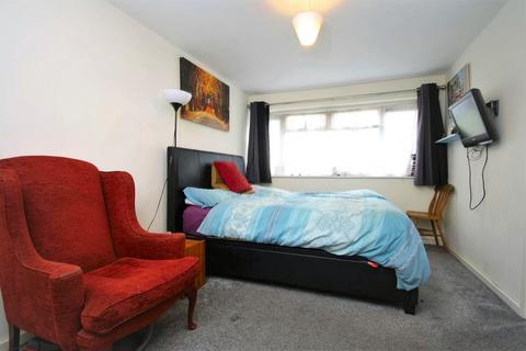 100 Rough Rew, Dorking, RH4 2PB