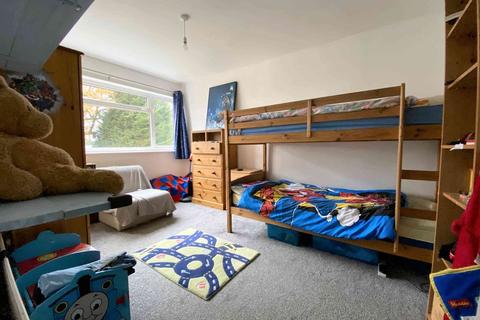 100 Rough Rew, Dorking, RH4 2PB