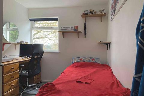 100 Rough Rew, Dorking, RH4 2PB