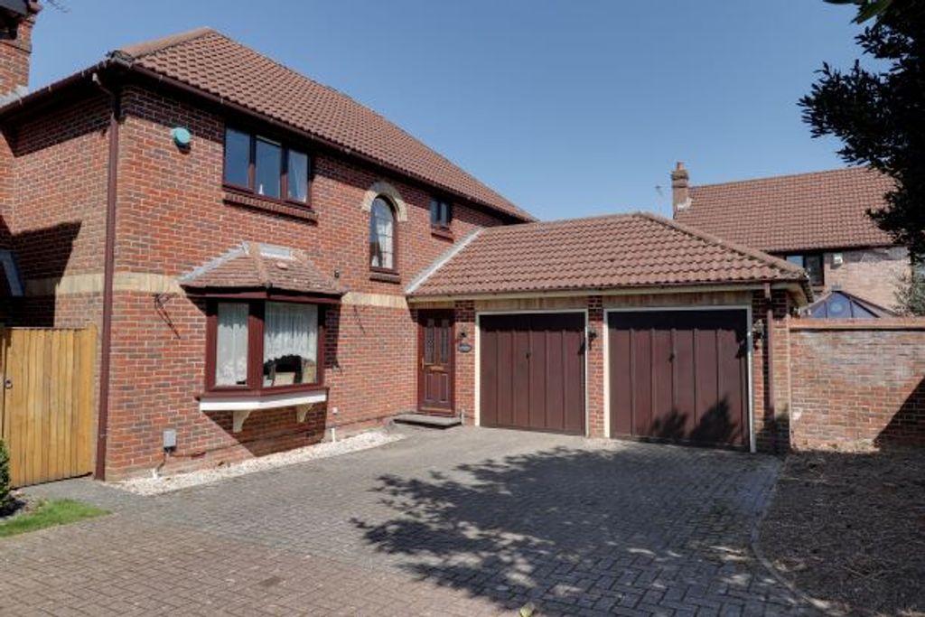 Wicket, BULL POND LANE, Dunstable LU6... 4 bed detached house £650,000