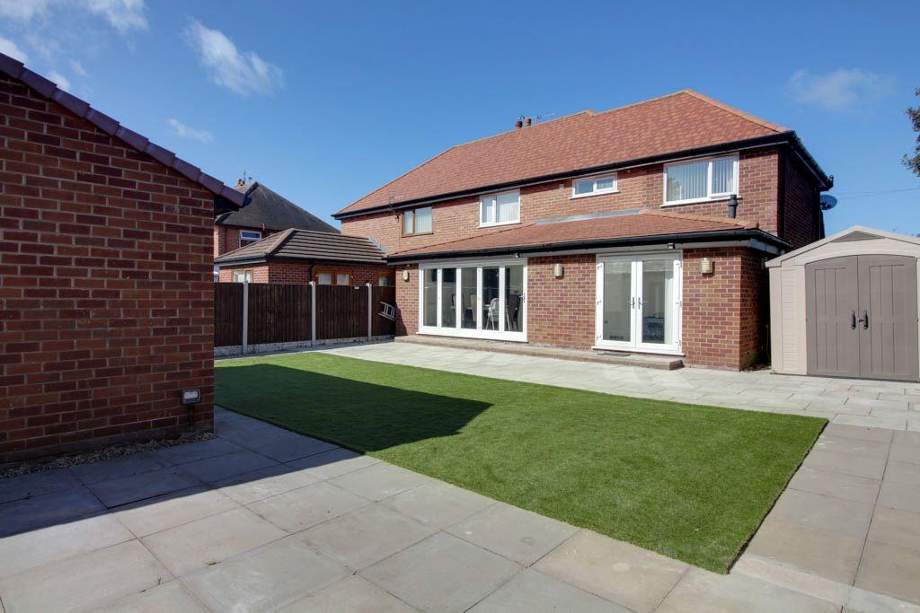 Sealand Close, Formby L37 2JA 4 bed semidetached house £370,000