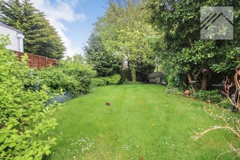 38 Albert Road, Rayleigh, SS6 8HN