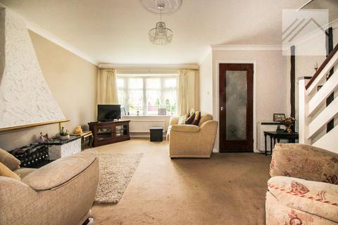 38 Albert Road, Rayleigh, SS6 8HN