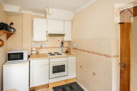 38 Albert Road, Rayleigh, SS6 8HN