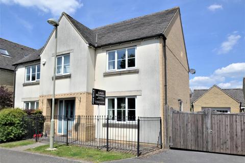 6 Chestnut Close, Carterton, OX18 1HG