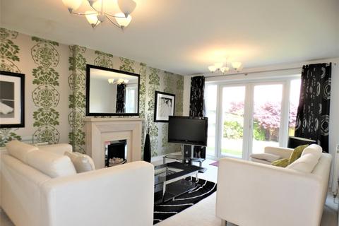 6 Chestnut Close, Carterton, OX18 1HG