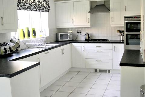 6 Chestnut Close, Carterton, OX18 1HG