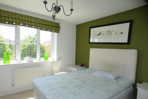 6 Chestnut Close, Carterton, OX18 1HG