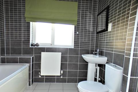 6 Chestnut Close, Carterton, OX18 1HG