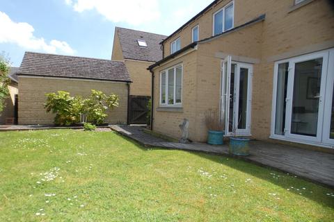 6 Chestnut Close, Carterton, OX18 1HG
