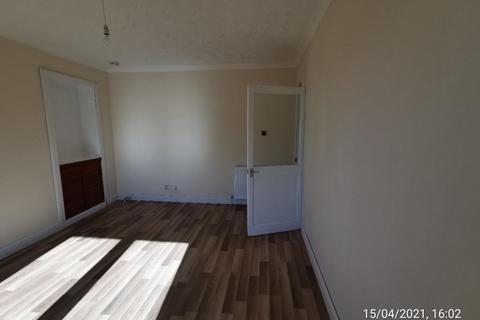 2 bedroom flat to rent, Watson Street, Cowdenbeath, KY4