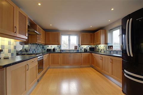 Mayfield House Bennington Close, Long Bennington, Newark, NG23 5HA