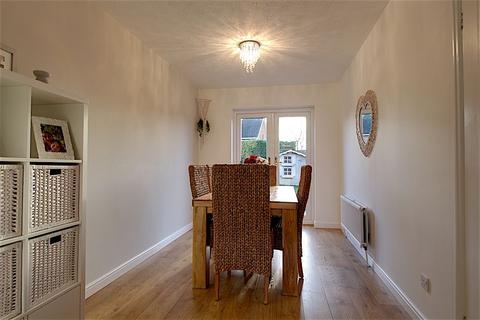 27 Birmingham Close, Grantham, NG31 8SD