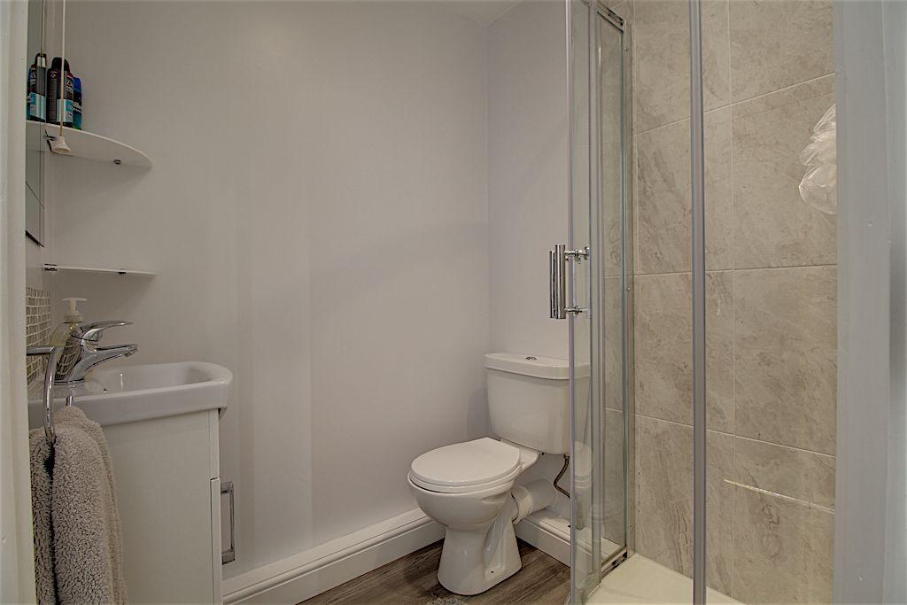 Ensuite to Bed 1