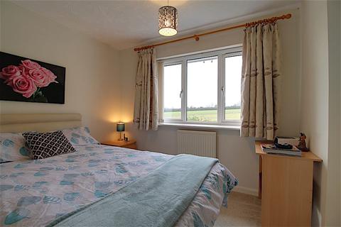 8 Brecon Close, Gonerby Hill Foot, Grantham, NG31 8FX