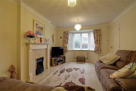8 Brecon Close, Gonerby Hill Foot, Grantham, NG31 8FX