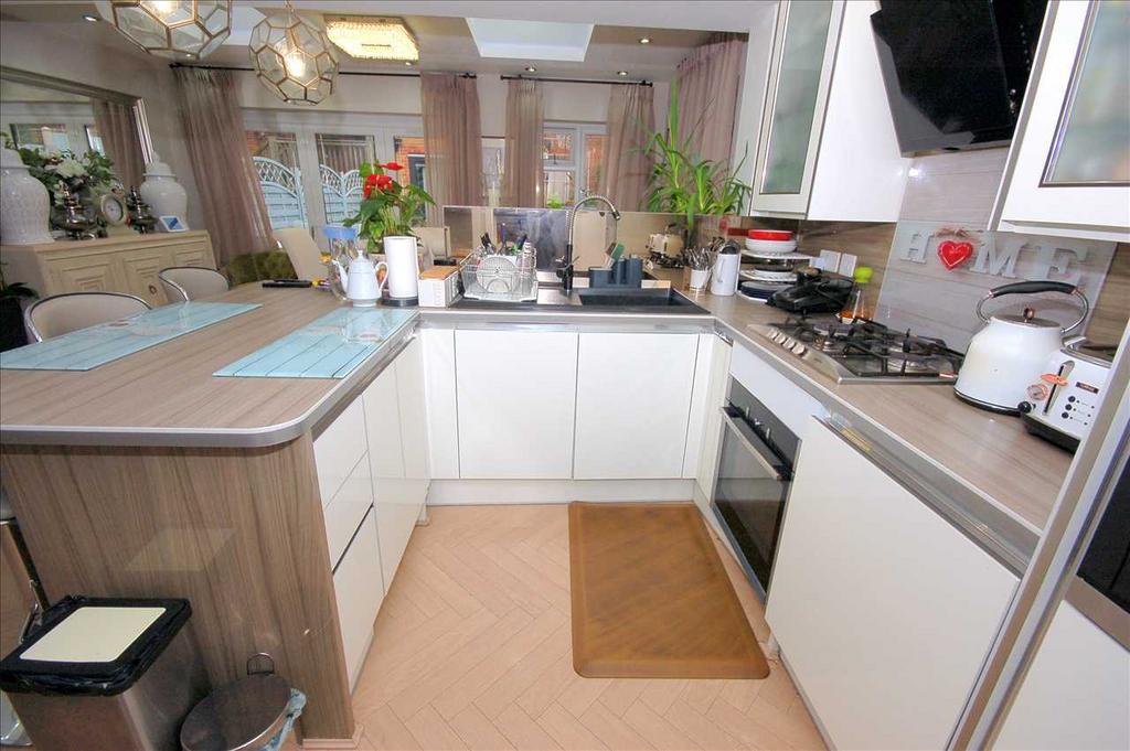 Kitchen / dining /