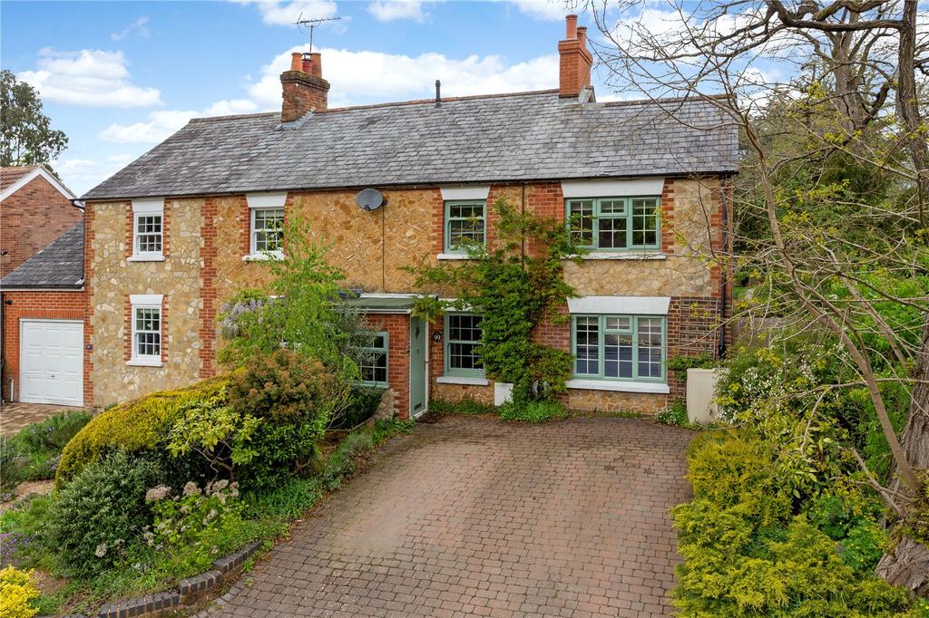 Burnt Hill Road, Lower Bourne, Farnham, Surrey, GU10 3 bed semi
