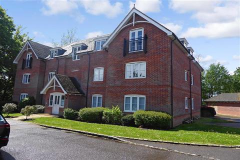 7 Admiral Way, Godalming, GU7 1QN