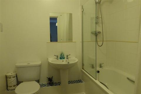 7 Admiral Way, Godalming, GU7 1QN
