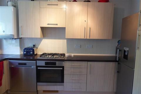 7 Admiral Way, Godalming, GU7 1QN