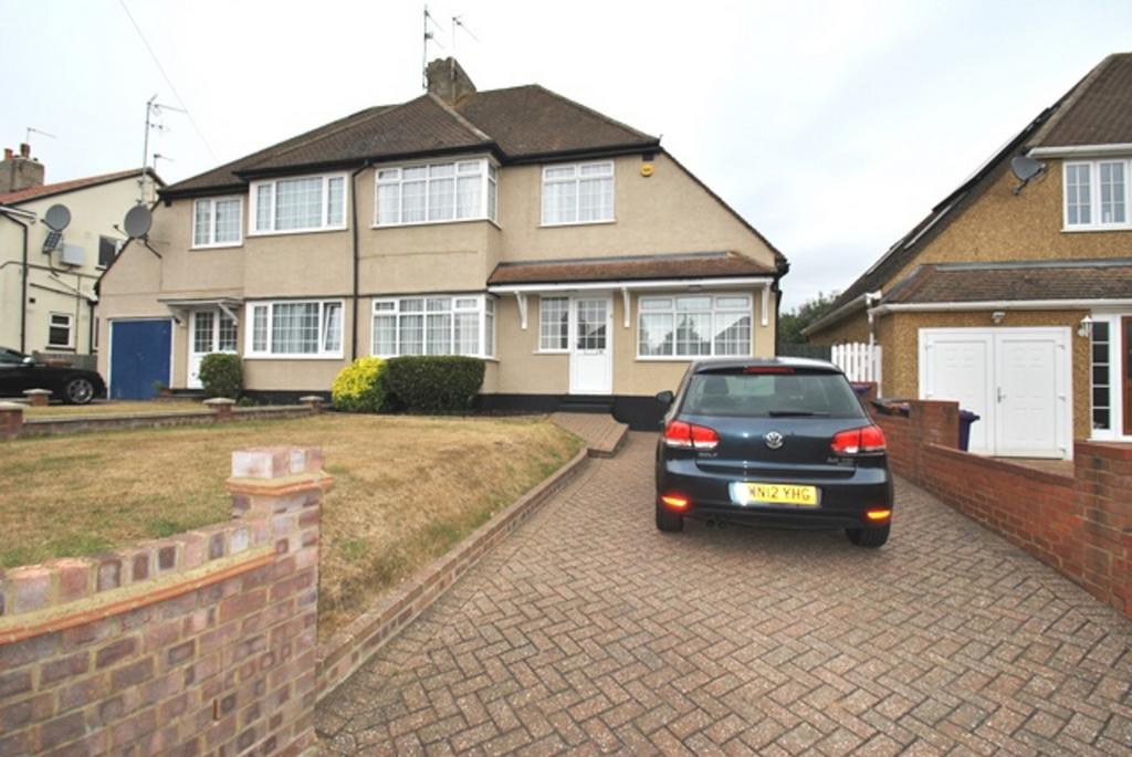 Letchworth Garden City SG6 3 bed semidetached house to rent £1,695