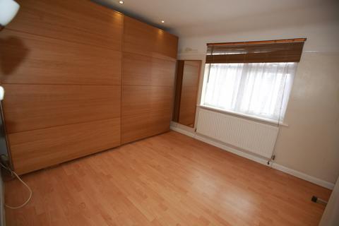 2 bedroom end of terrace house to rent, Hayes , UB4
