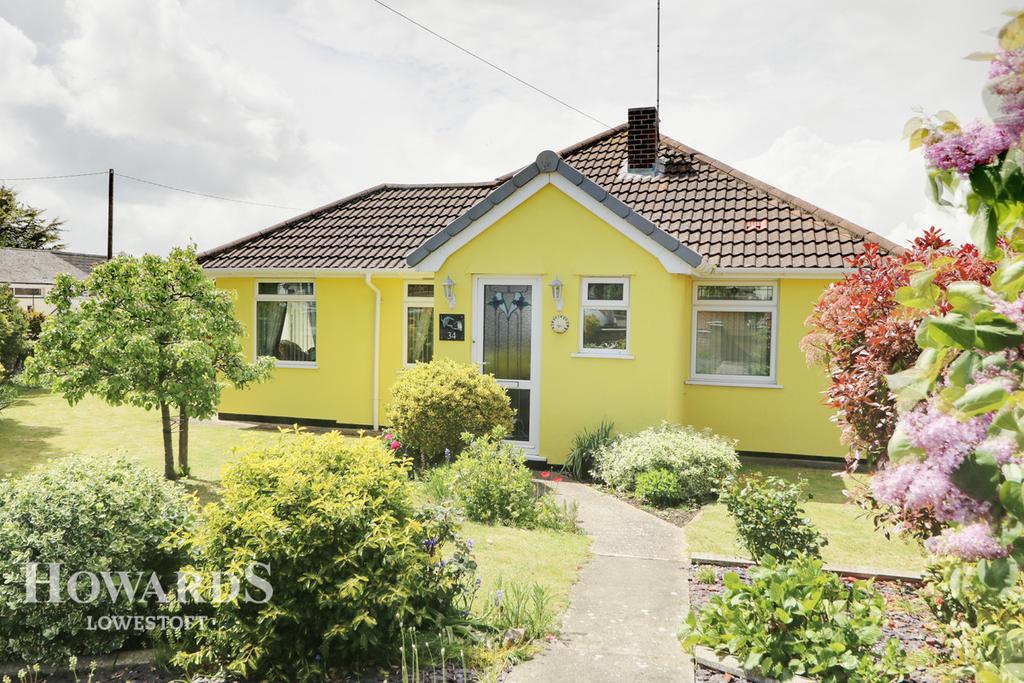 Gorleston Road, Lowestoft 2 bed detached bungalow £275,000