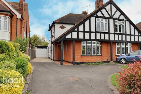 75 Pettits Lane, Romford, RM1 4ET