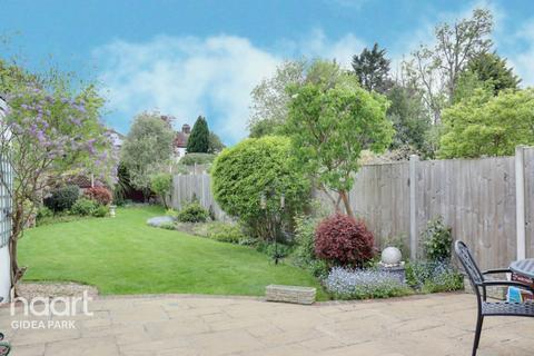 75 Pettits Lane, Romford, RM1 4ET