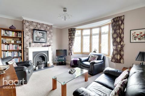 75 Pettits Lane, Romford, RM1 4ET