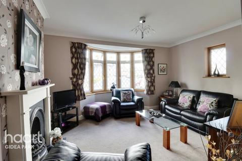 75 Pettits Lane, Romford, RM1 4ET