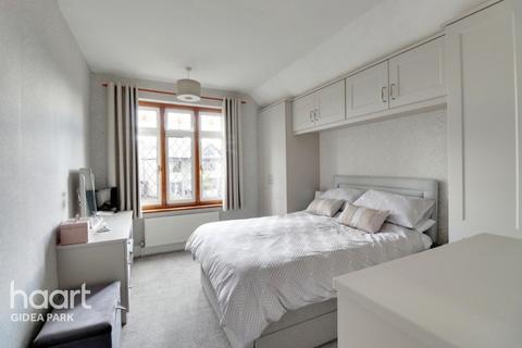 75 Pettits Lane, Romford, RM1 4ET