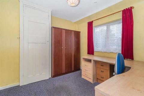 20 Warburton Road, Twickenham, TW2 6EP
