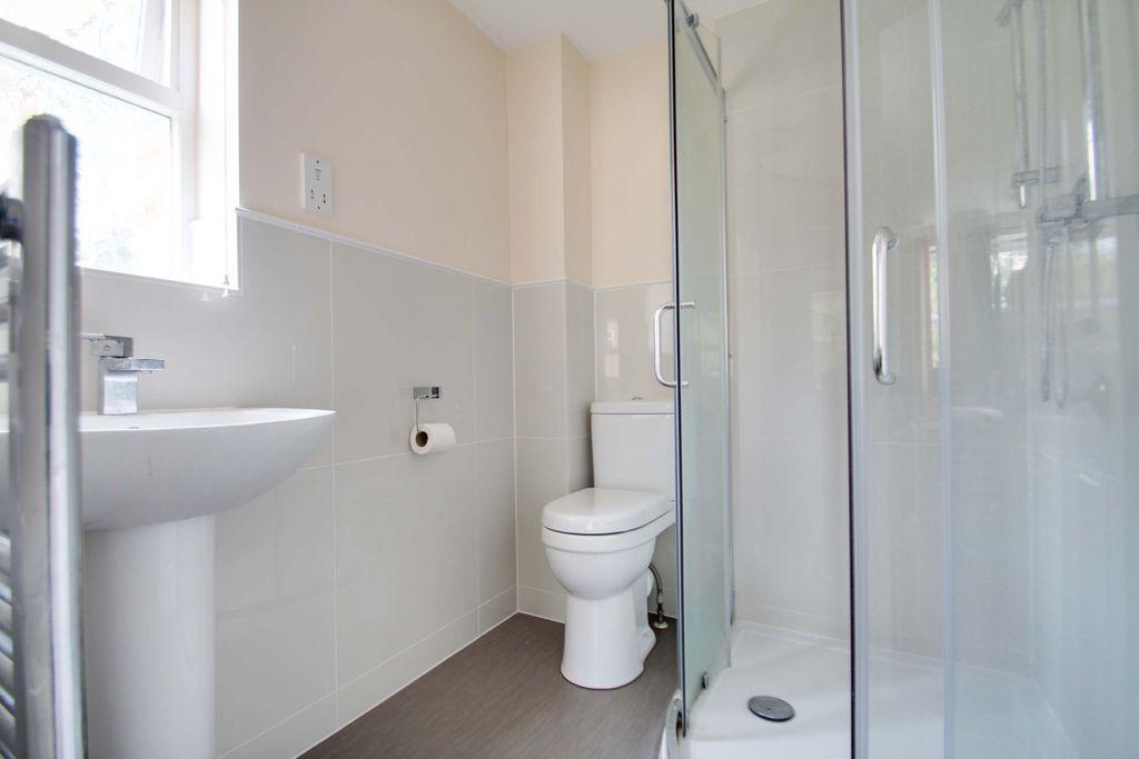 Ensuite to Bed 1