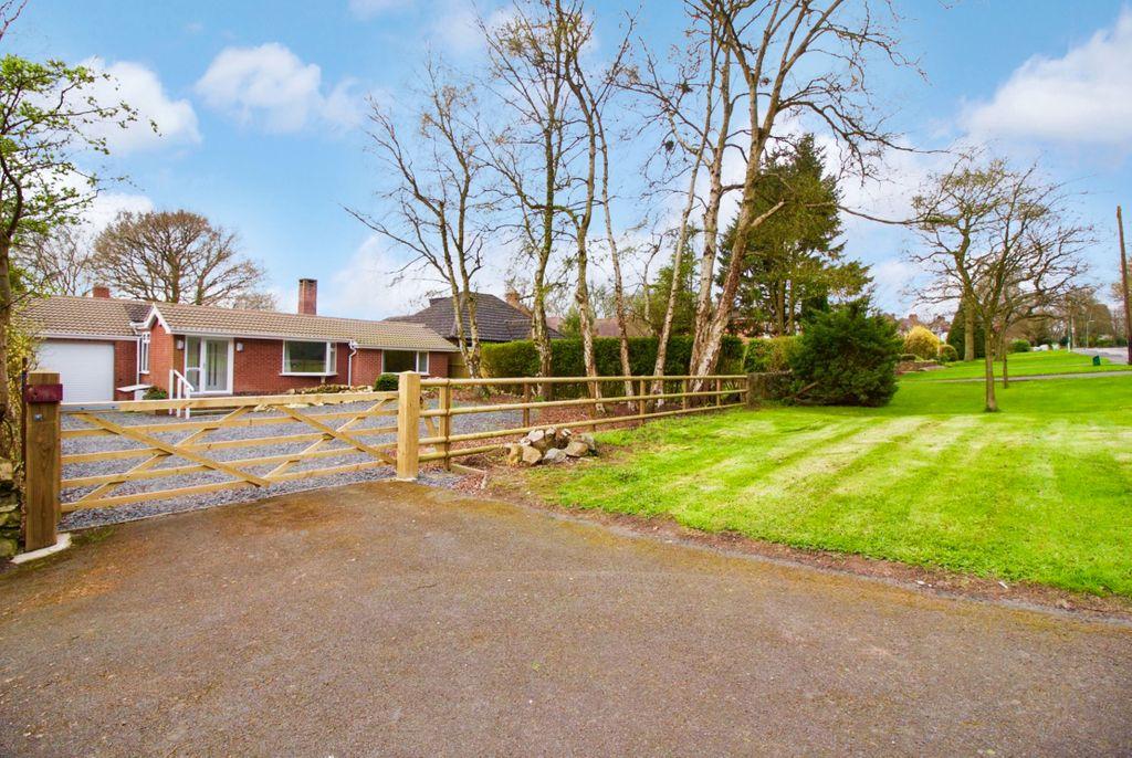 Markfield Lane, Newtown Linford LE67 9PQ 3 bed detached bungalow £650,000