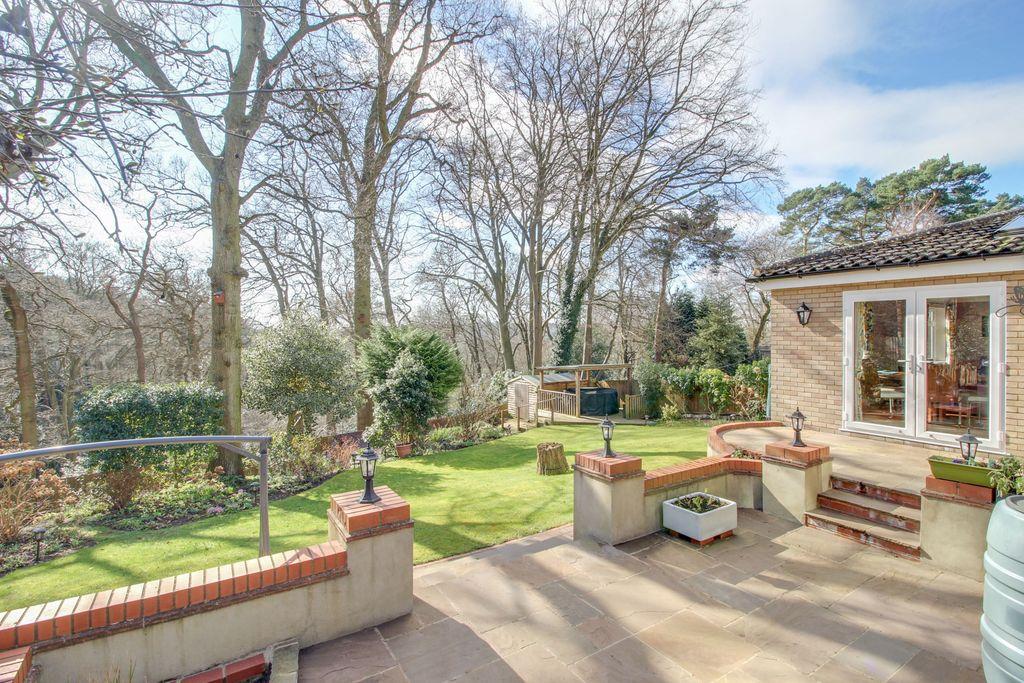 Dukes Ride, Leighton Buzzard LU7 3JS 4 bed detached house £825,000