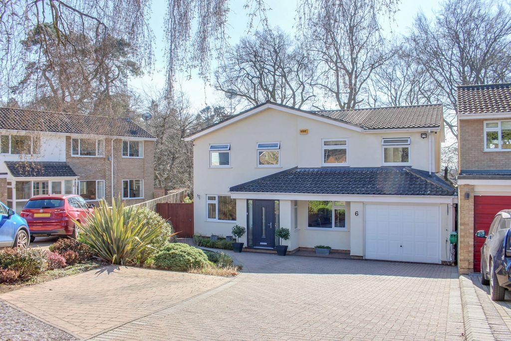 Dukes Ride, Leighton Buzzard LU7 3JS 4 bed detached house £825,000