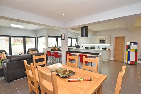 135 Hookstone Road, Harrogate, HG2 8QJ