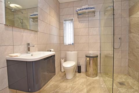 135 Hookstone Road, Harrogate, HG2 8QJ