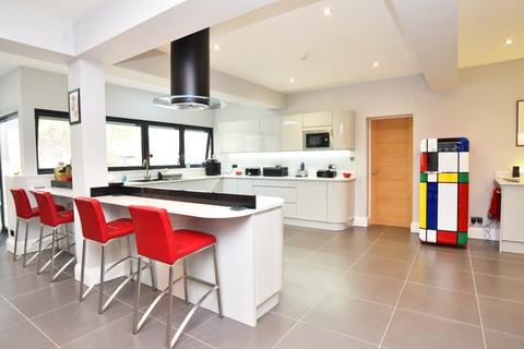 135 Hookstone Road, Harrogate, HG2 8QJ